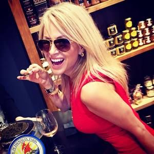 Meet your Posher, Leslie